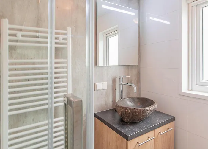 In Duisburg With And Harbor Views Well (Limburg)